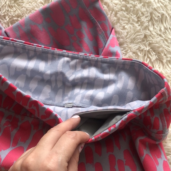 Alo yoga Capri Leggings Airbrush Pink Gray Ombre Animal Print - Picture 7 of 7